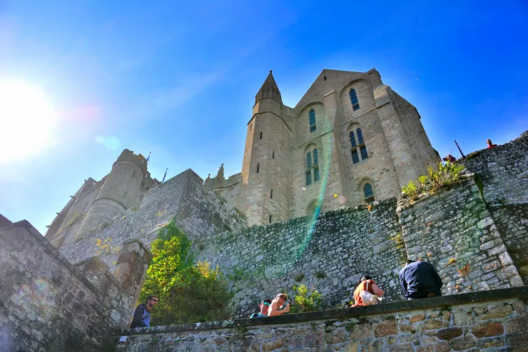 【下山途中仰拍修道院】