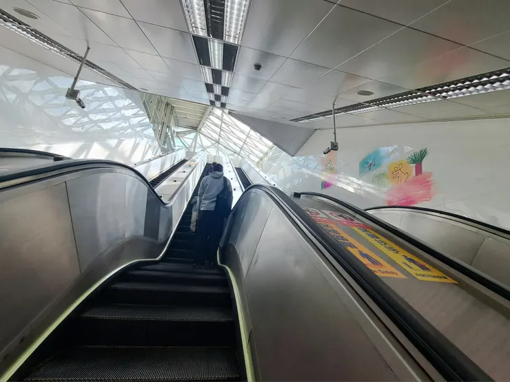 象山站波浪手扶梯(霉女拍攝)