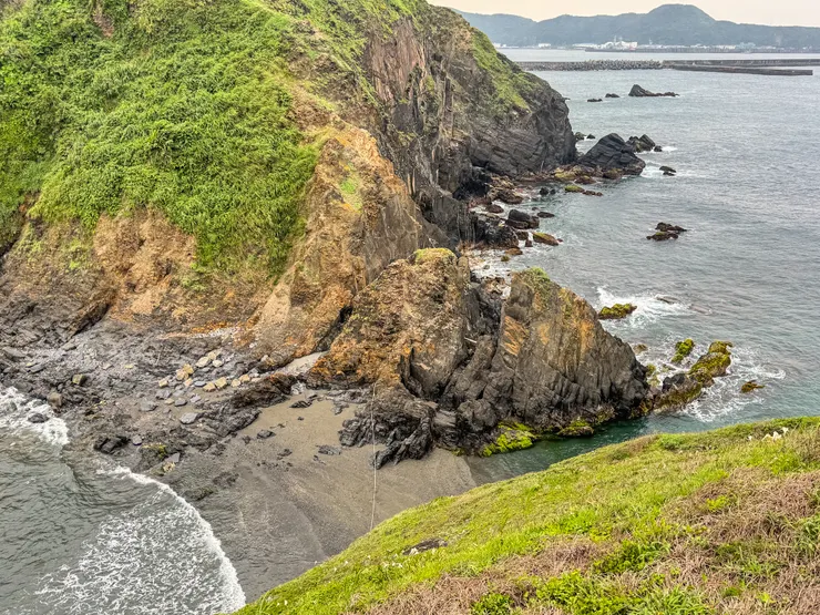 回望陡連島的地形，中間是退潮才會出現的沙地
