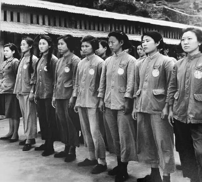 綠島上的女政治犯。美軍顧問團攝