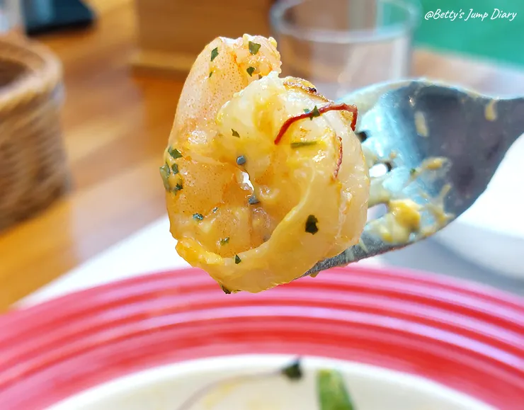 ▲龍潭「野薑花與貓」庭園餐廳/ 圖片來源:Betty's Jump Diary