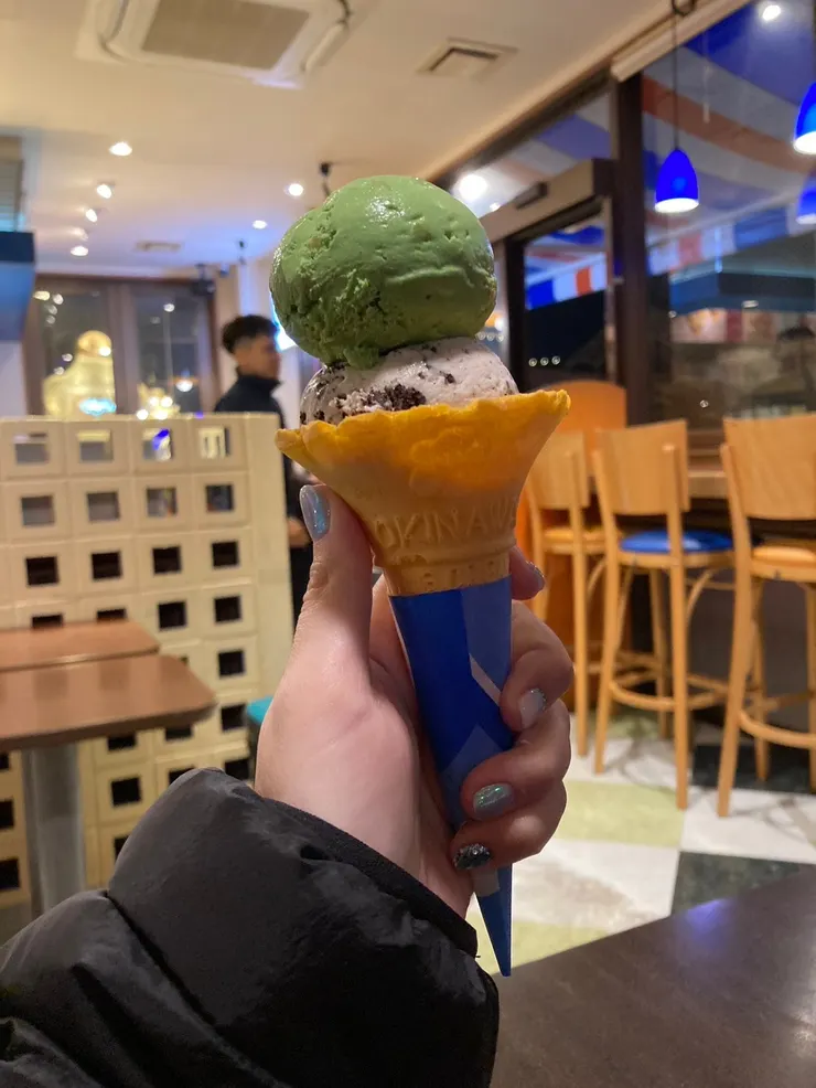 開心果口味以及巧克力餅乾口味的Blue Seal冰淇淋。（圖片來源：辰心）