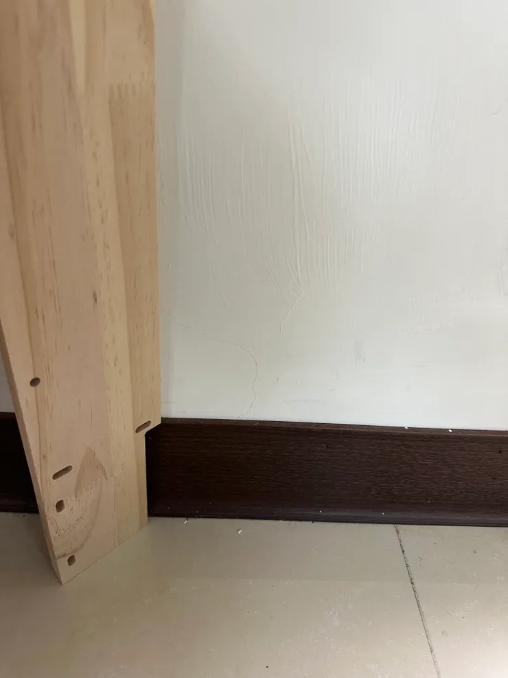 這個書架,還有避開踢腳板,設計的很剛好