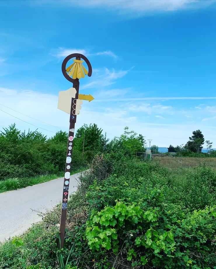 圖七:此區獨特風格的官方朝聖者路標