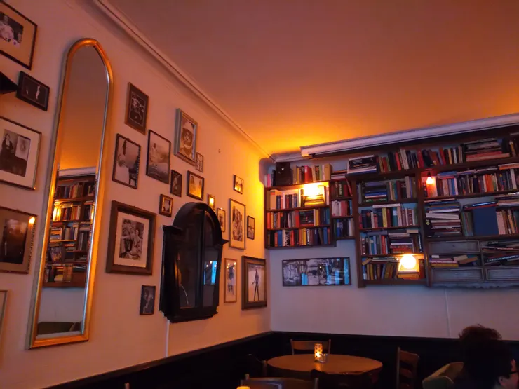 漢學系的定期聚會都會在這間酒吧舉辦。