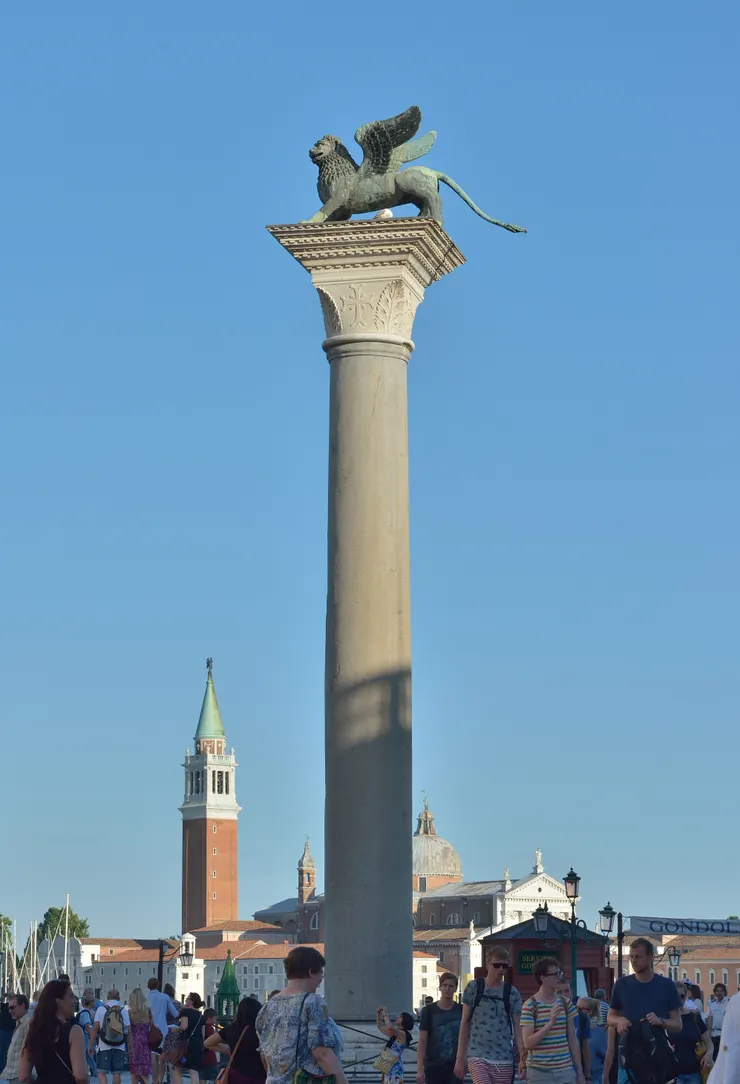 聖馬可柱。Wiki Commons, "Column and lion of San Mark on Piazzetta San Marco Venice.jpg"