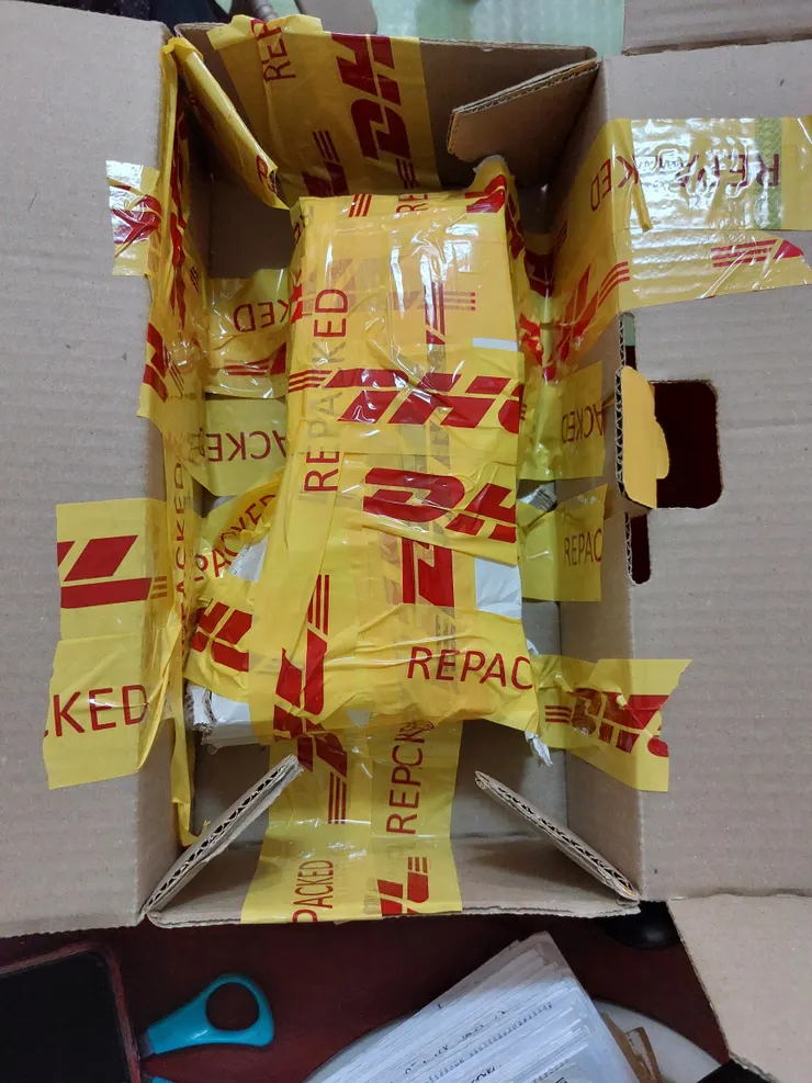 有夠獵奇，像是一個DHL繭