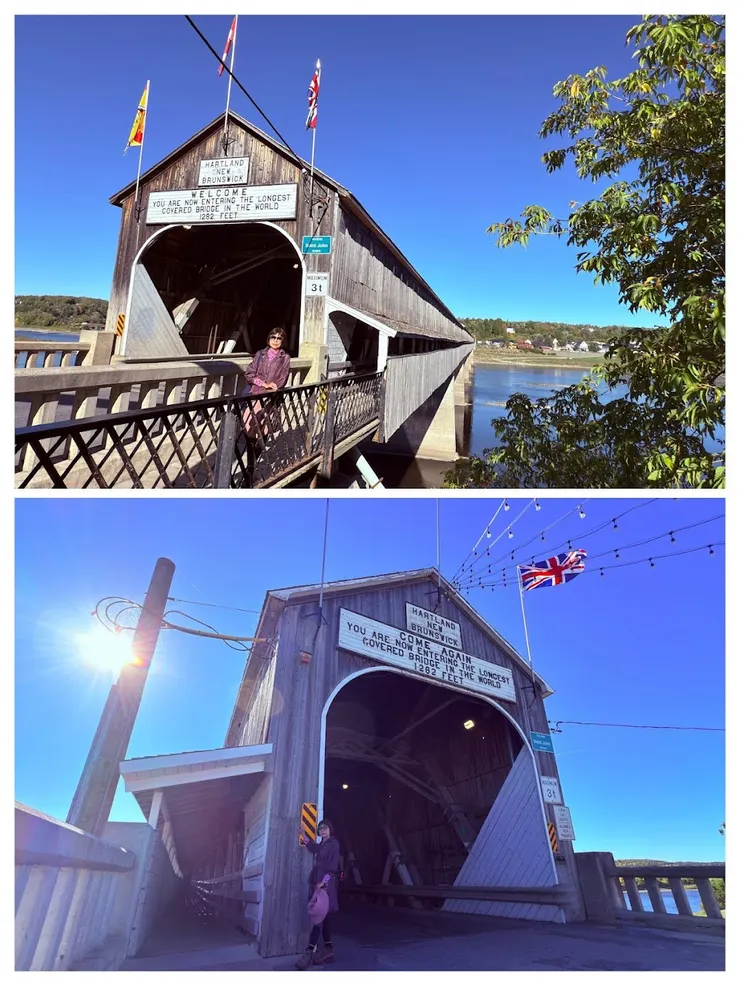 從人行道走過廊橋兩端