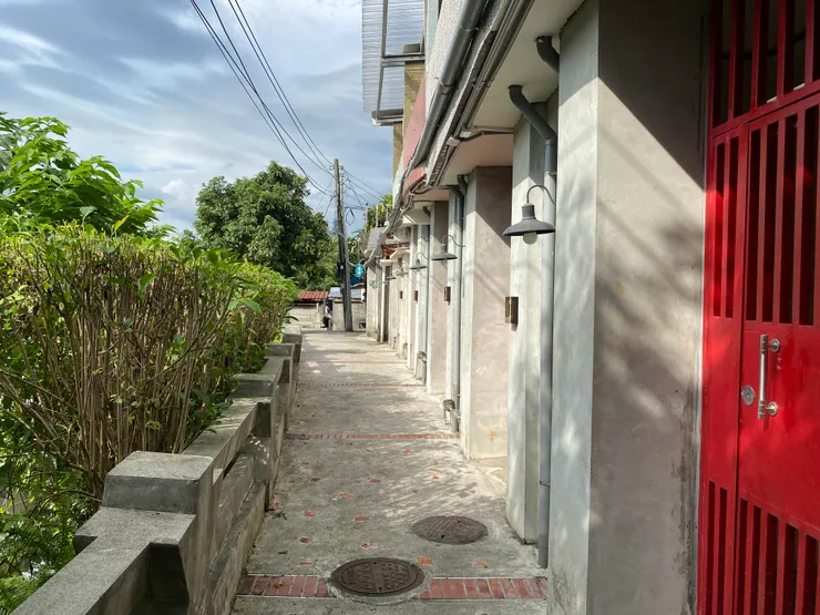 這一排已改建完成，現作為藝文展演場，也提供藝術家駐村創作。實現都市農藝、藝居共生、青銀共好等面向的文化理念。