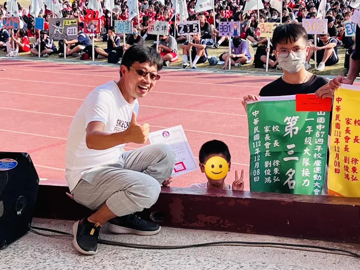 我們的班長榮耀授獎😊🎉