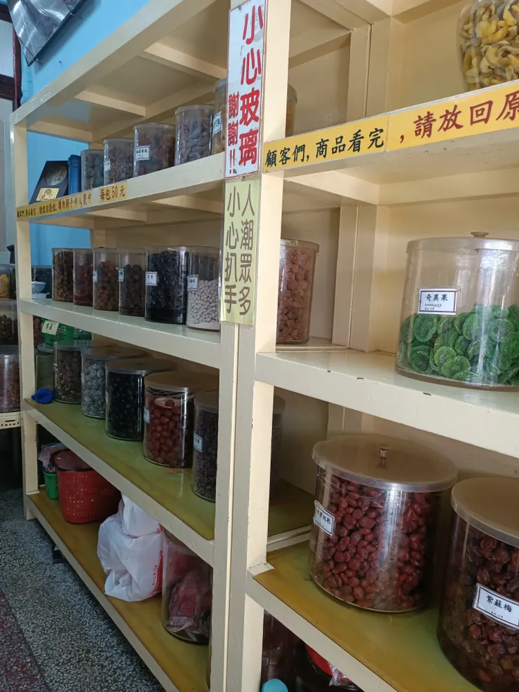 這個不知道是展示，還是真的能拿袋子裝🤔，大量購買應該是可以吧！