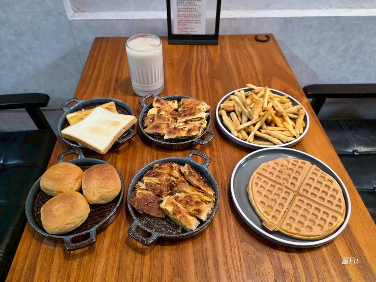 隨手一點，結果變成整桌碳水化合物!