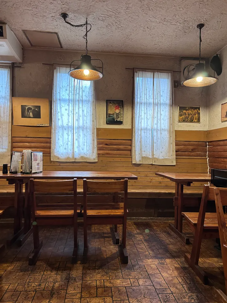 (照片:京都“無限洞”咖啡店)