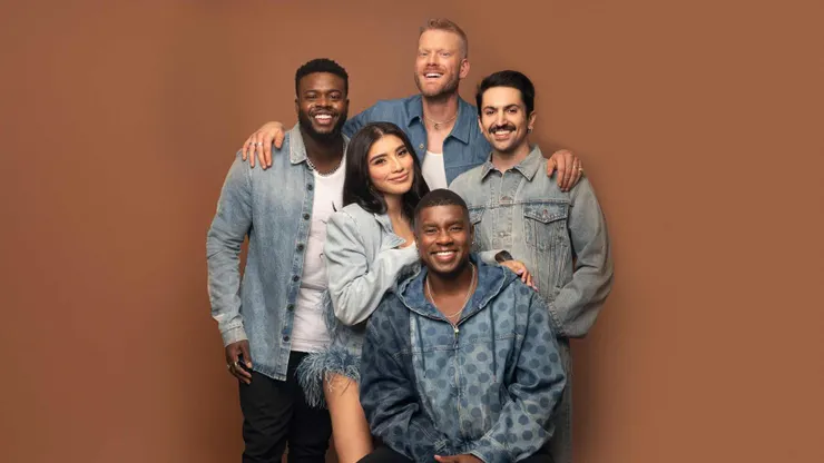 Pentatonix由五位成員組成：後排左至右為Kevin Olusola, Kristin Maldonado, Scott Hoying, Mitch Grassi,  前排為Matt  Sallee