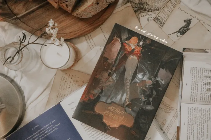 霍爾的移動城堡(巫師霍爾系列 卷一)實體書影，收錄原作小說作者訪談。/攝影：蝦那