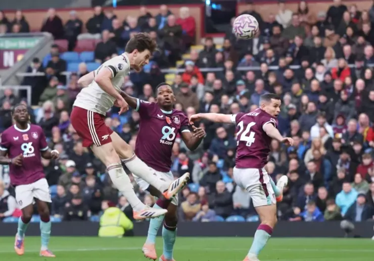 迪勤懷斯頭槌建功助阿仙奴勝2:0