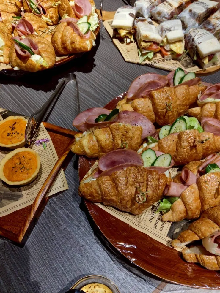 銀河會所特別準備了輕食小點與飲品