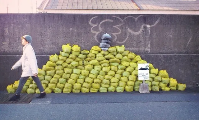 客灰袋收集區，用來收集四處飄落的火山灰。圖／fukure