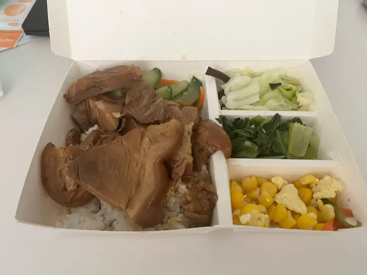 今天加了一半的飯。