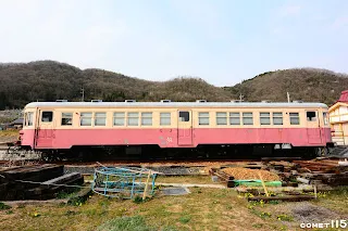單側三個車門說明了其通勤導向的設計