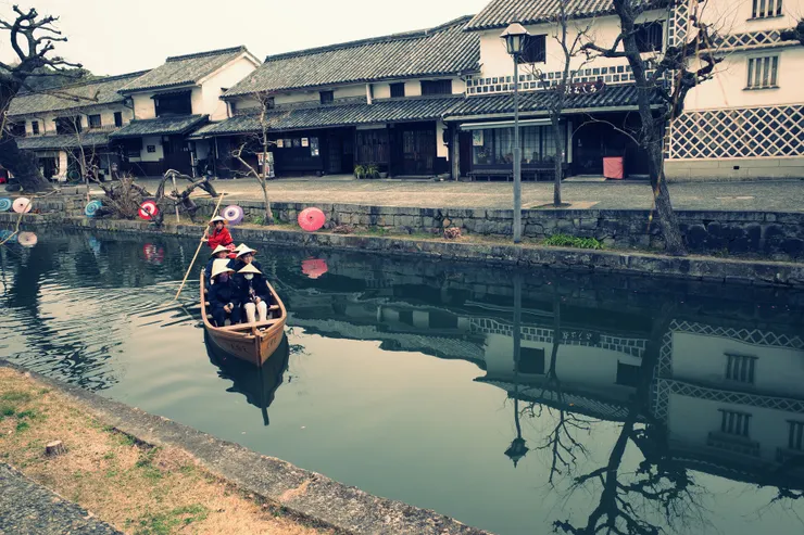 船上的人和我對到了眼，於是我就向他們揮揮手，他們也熱情的和我打招呼