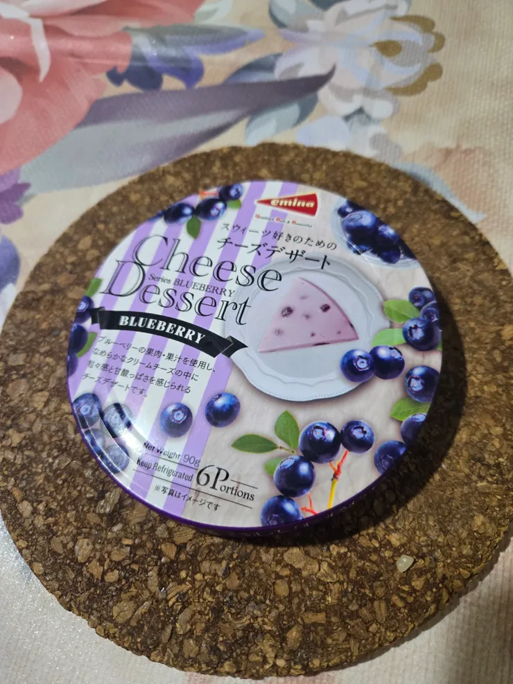 emina藍苺起司的盒子是厚紙盒的