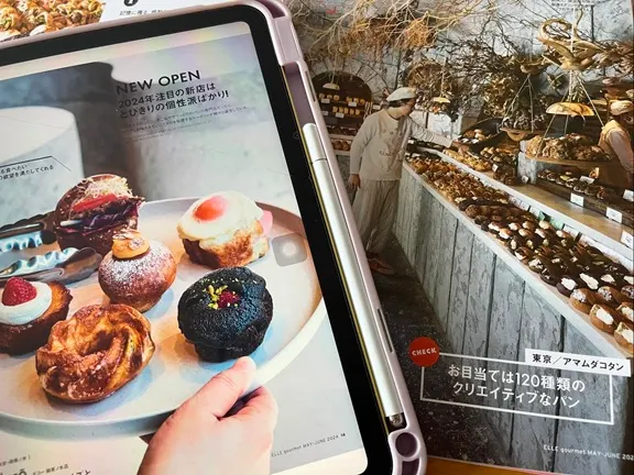 右邊：2022年五月號介紹的AMAM DACOTAN ；左邊：本期照片。