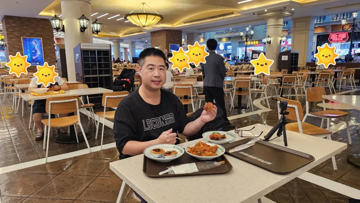 我在威尼斯人美食廣場享用中餐!