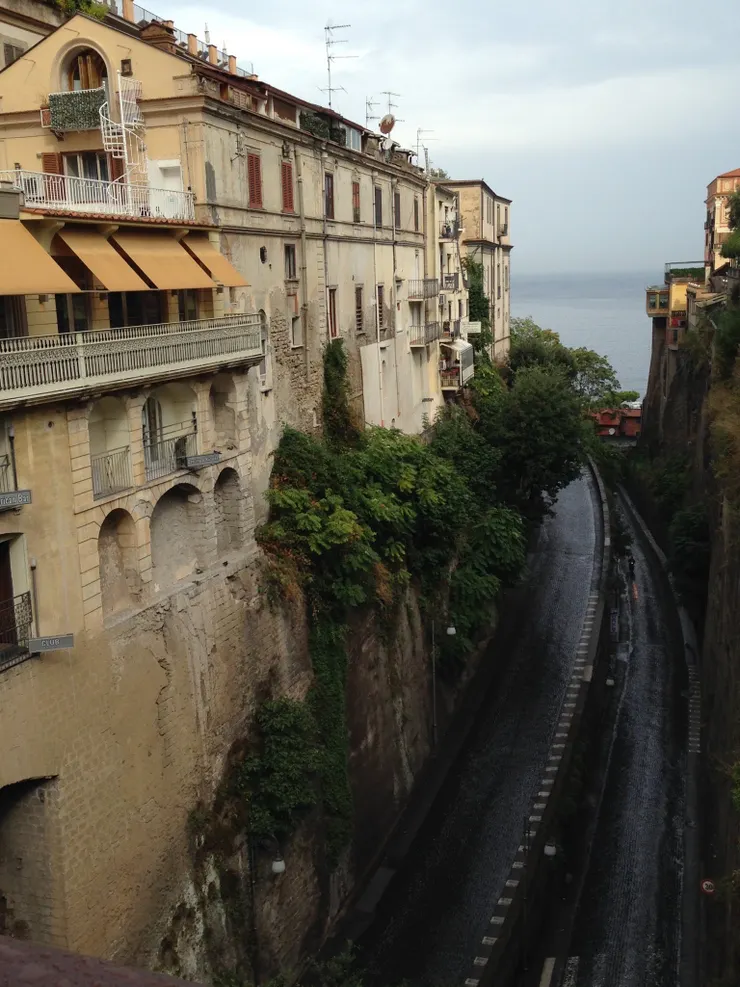 站在上方往下看還蠻可怕的