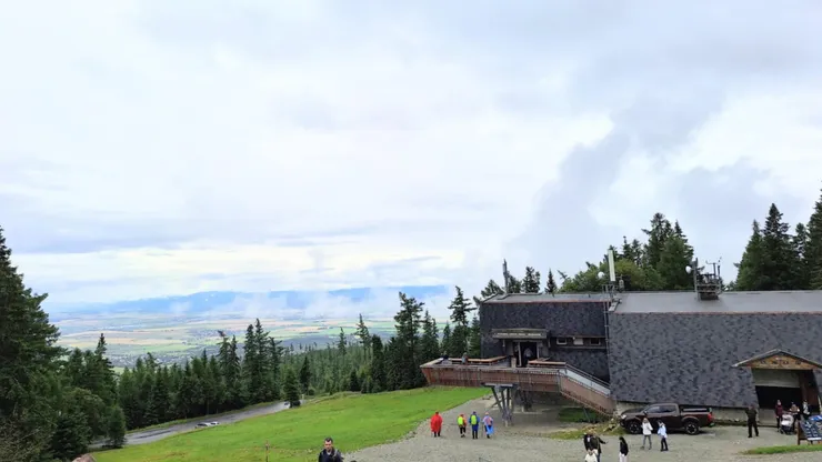 抵達要下山的登山火車站 Hrebienok