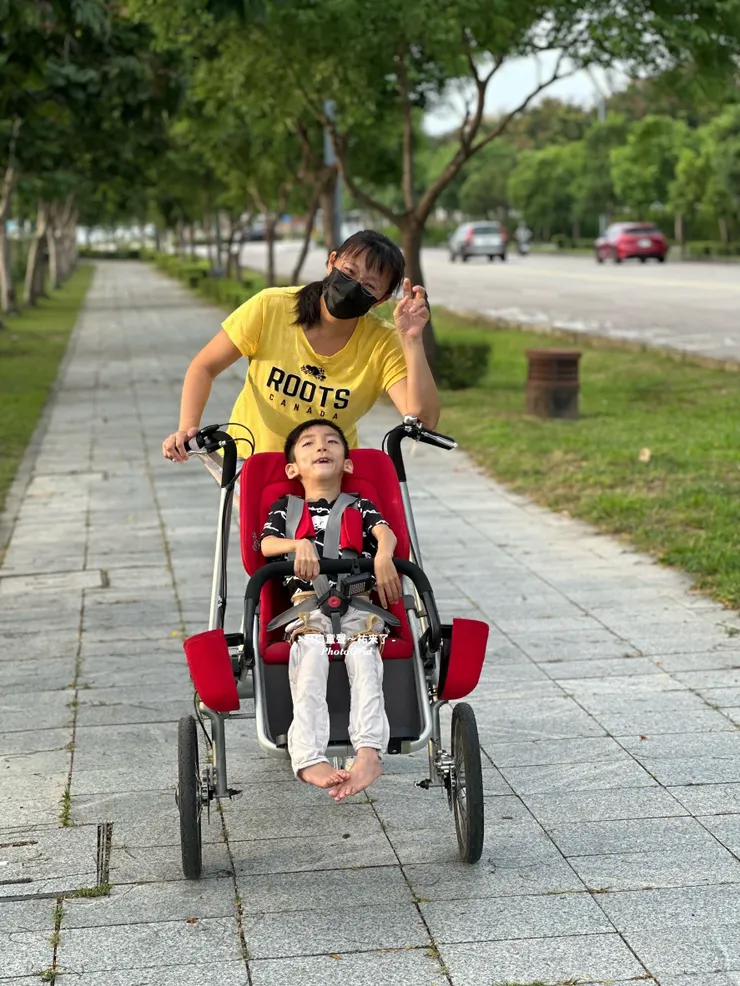 無口語極重度腦麻兒也愛兜風~兜風一點都不簡單。