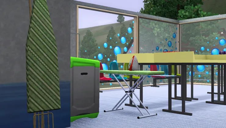 牆有部份安裝了大玻璃櫥窗，讓空間看起來更寬闊，陽光好的日子整家店便很光亮。