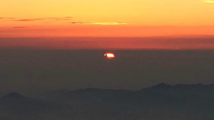 應該是富士山上的落日