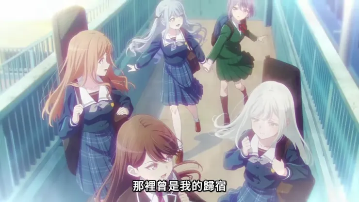 燈伸出來的手剛好銜接燈祥牽手