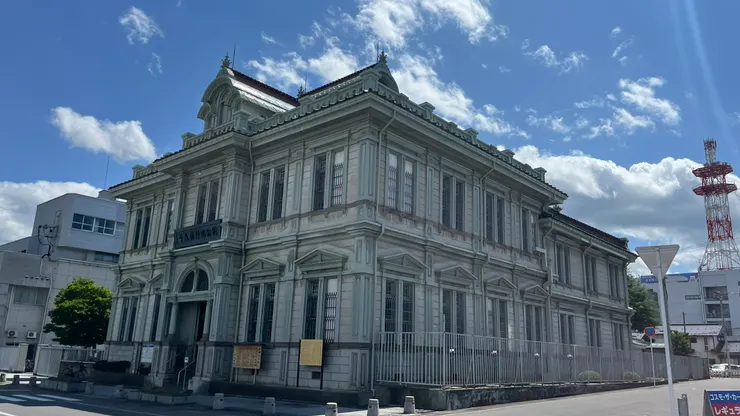 外觀相當漂亮的青森銀行紀念館。