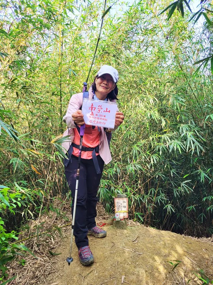 ▲西段最後一個山頭南榮山(H:55公尺)，接著下山就是三坑火車站。