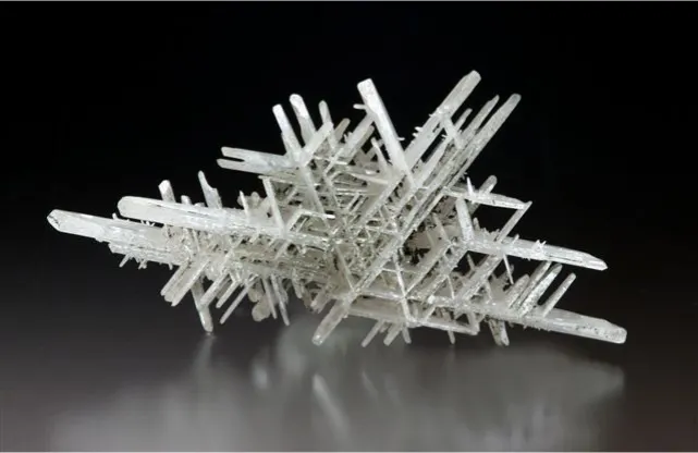 納米比亞楚梅布的白鉛礦。資料來源:Mindat