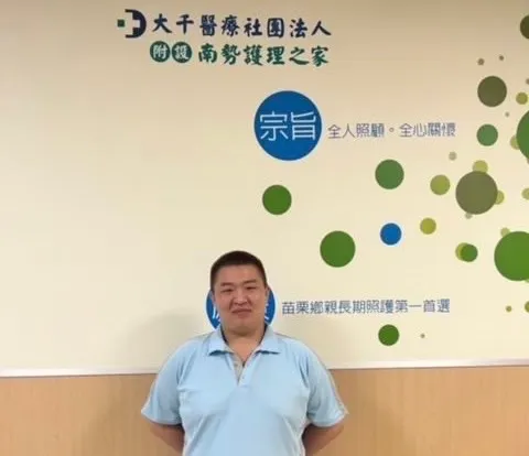 邱文昌對於他現在的工作收入和工作環境感到非常滿意。圖：桃竹苗分署提供