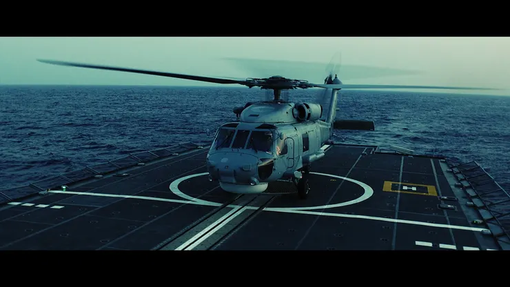 S-70C反潛直昇機 停機坪後方有小型雷達可以判斷為康定級(拉法葉級)