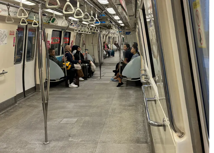 新加坡捷運跟台北捷運像到不行,傳給友人報平安甚至都不相信我出國了🤣