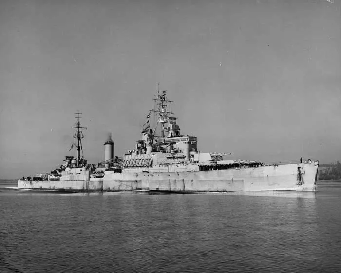 拍攝於1945年11月31日的烏干達號巡洋艦