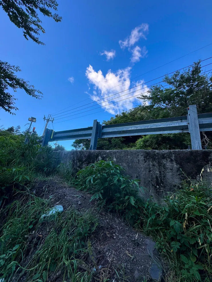 跨過護欄便是台7甲了