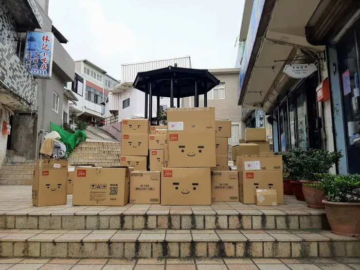 商品都是PChome進貨
