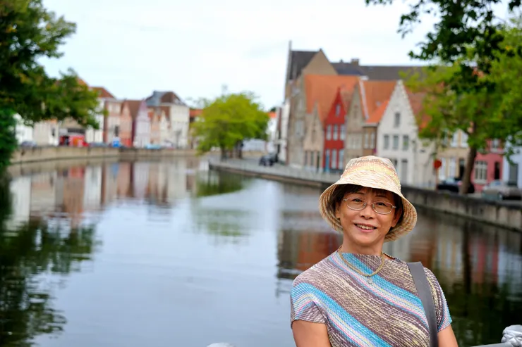 【初臨的狂喜漸漸釀成微醺的怡然 入鏡吧背景無處不美姿態隨便擺】