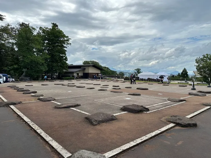 仙台遺跡的大廣間，在遺跡上有標明每個房間所在處。