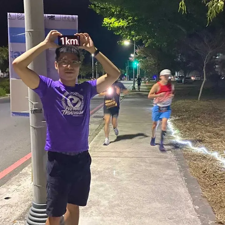 晚上賽道引導，陪226選手完成最後1km