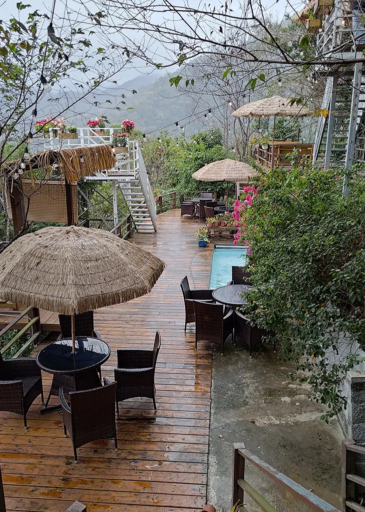 下層景觀座位區有另一番體驗山林的美感