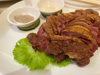 或許有人會說：我說話就是這麼直白，你不爽聽可以不要聽，我可沒有求你要聽。類似這種打預防針的方式，如果這樣的說法講得通，那每個人是不是都可以恣意妄為，只要事先告知一下對方就行了？