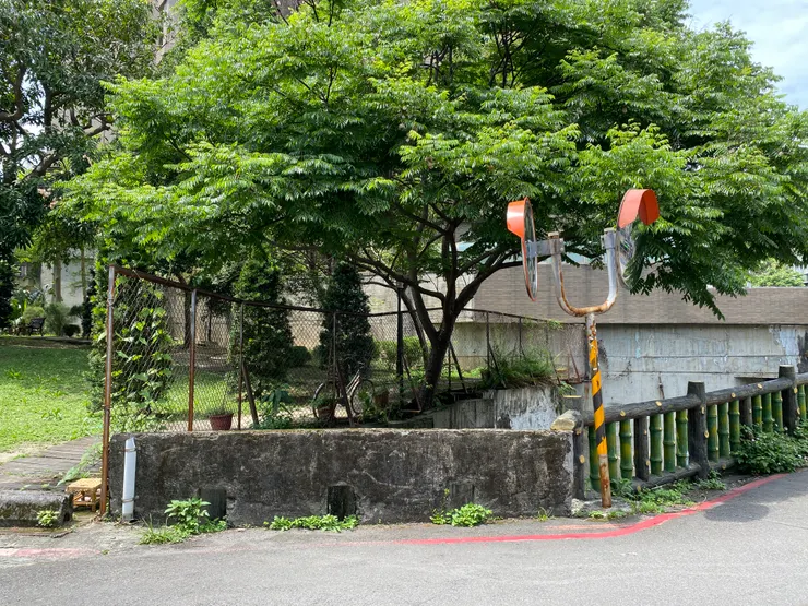 跨越河道的道路護欄