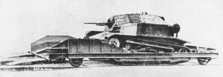 一輛 TKS 小型坦克被用作裝甲偵察車，試圖克服裝甲列車的靈活性不足之處，列車被限制在軌道上